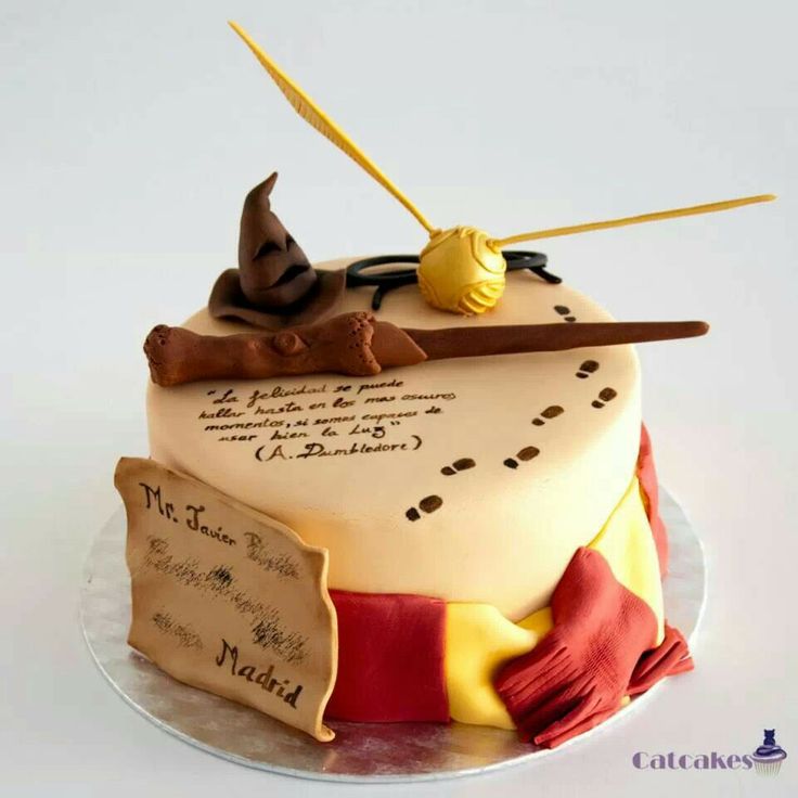 HP Gryffindor Magic - Designer Cakes by Paige